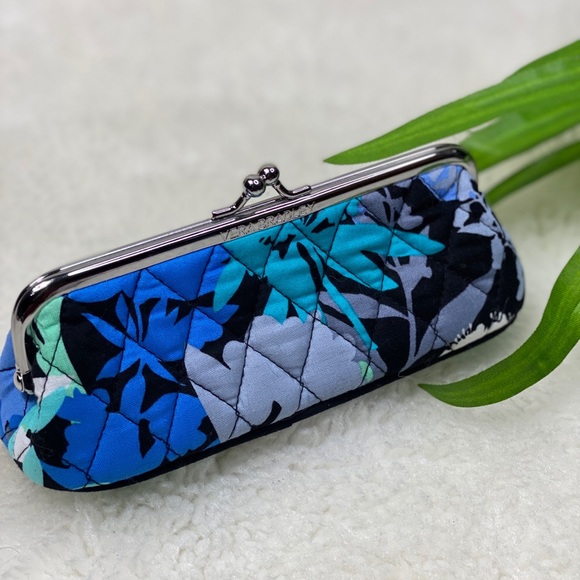 Vera Bradley Accessories - 🔥 Vera Bradley Kisslock eyeglass case 🔥